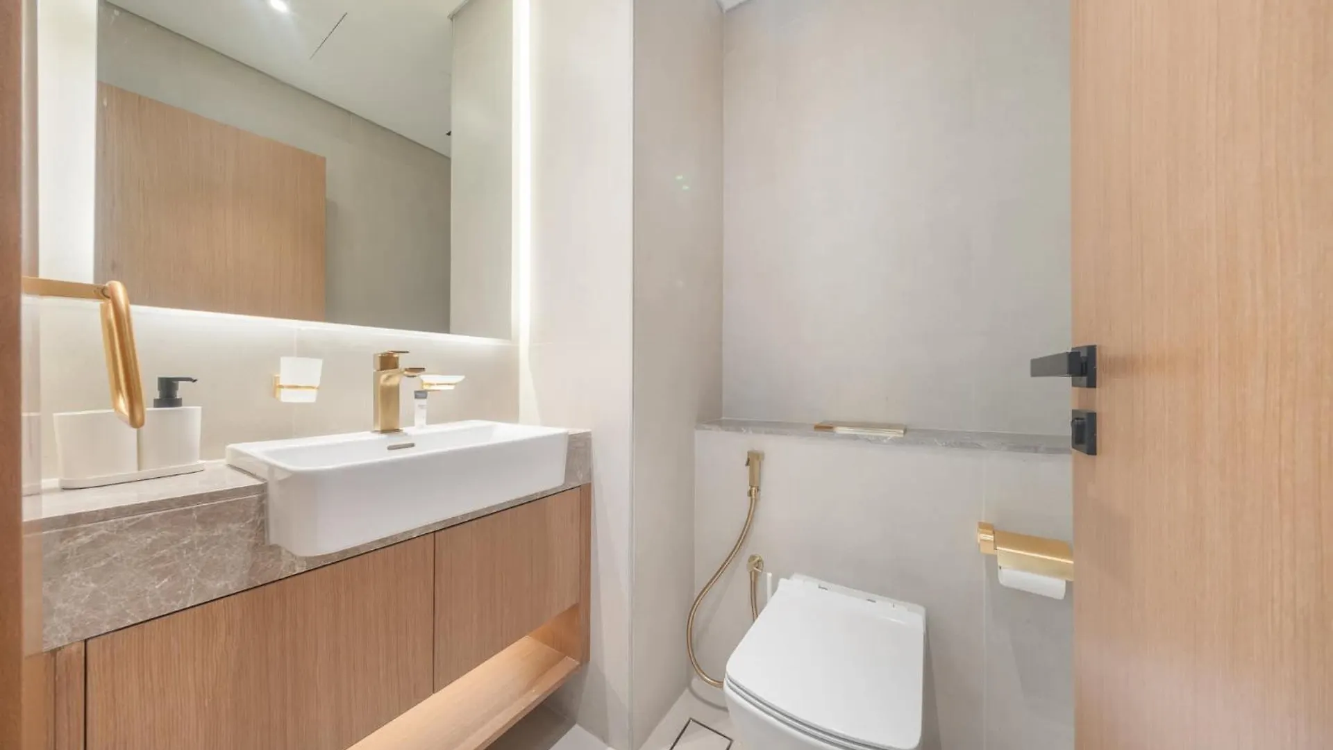 Elegant Jvc Apartment Sleeps 4 With Balcony Дубай 0*,  ОАЭ