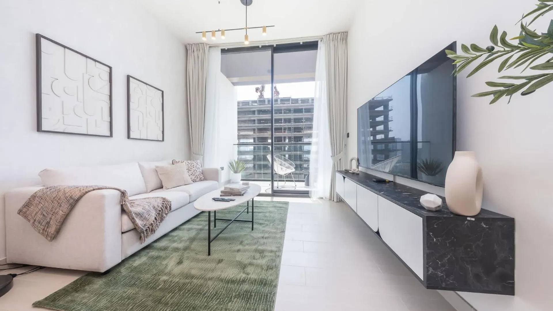 Elegant Jvc Apartment Sleeps 4 With Balcony Дубай