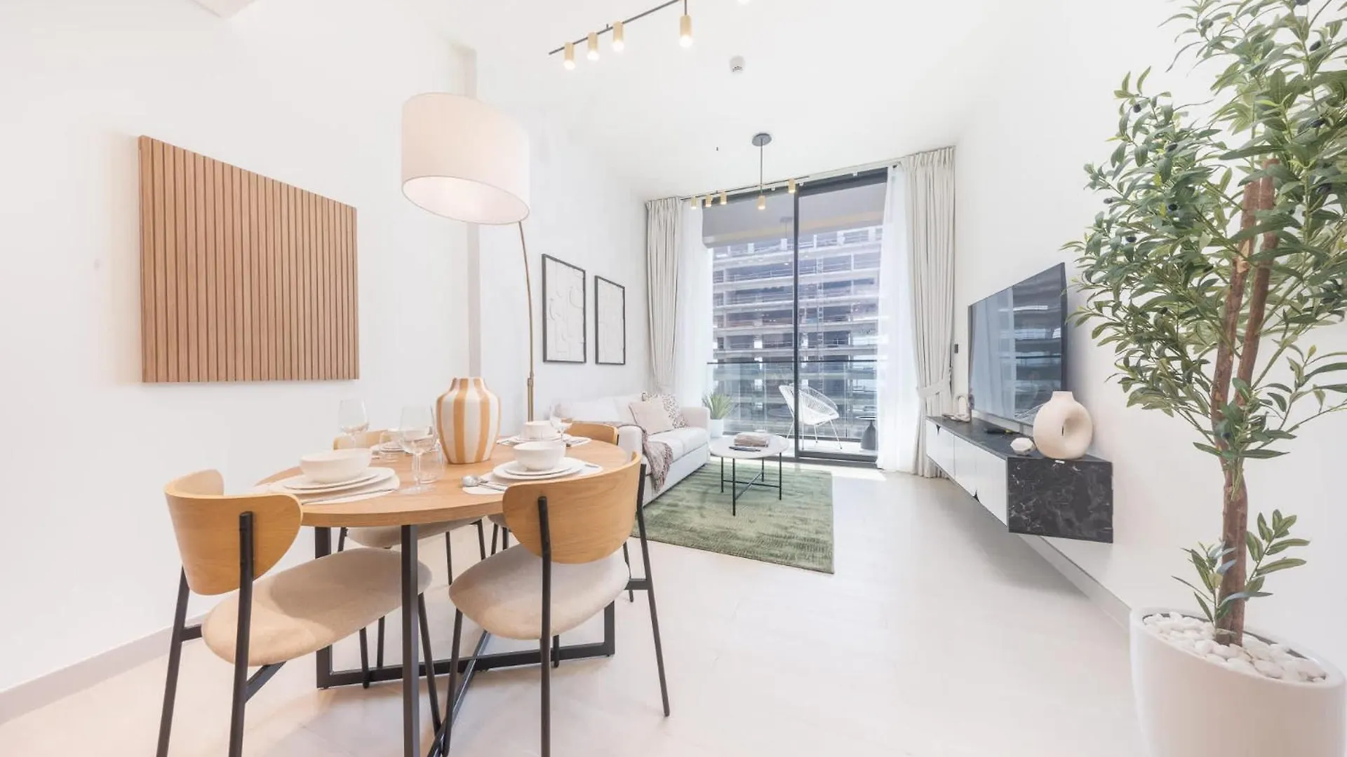 Elegant Jvc Apartment Sleeps 4 With Balcony Дубай
