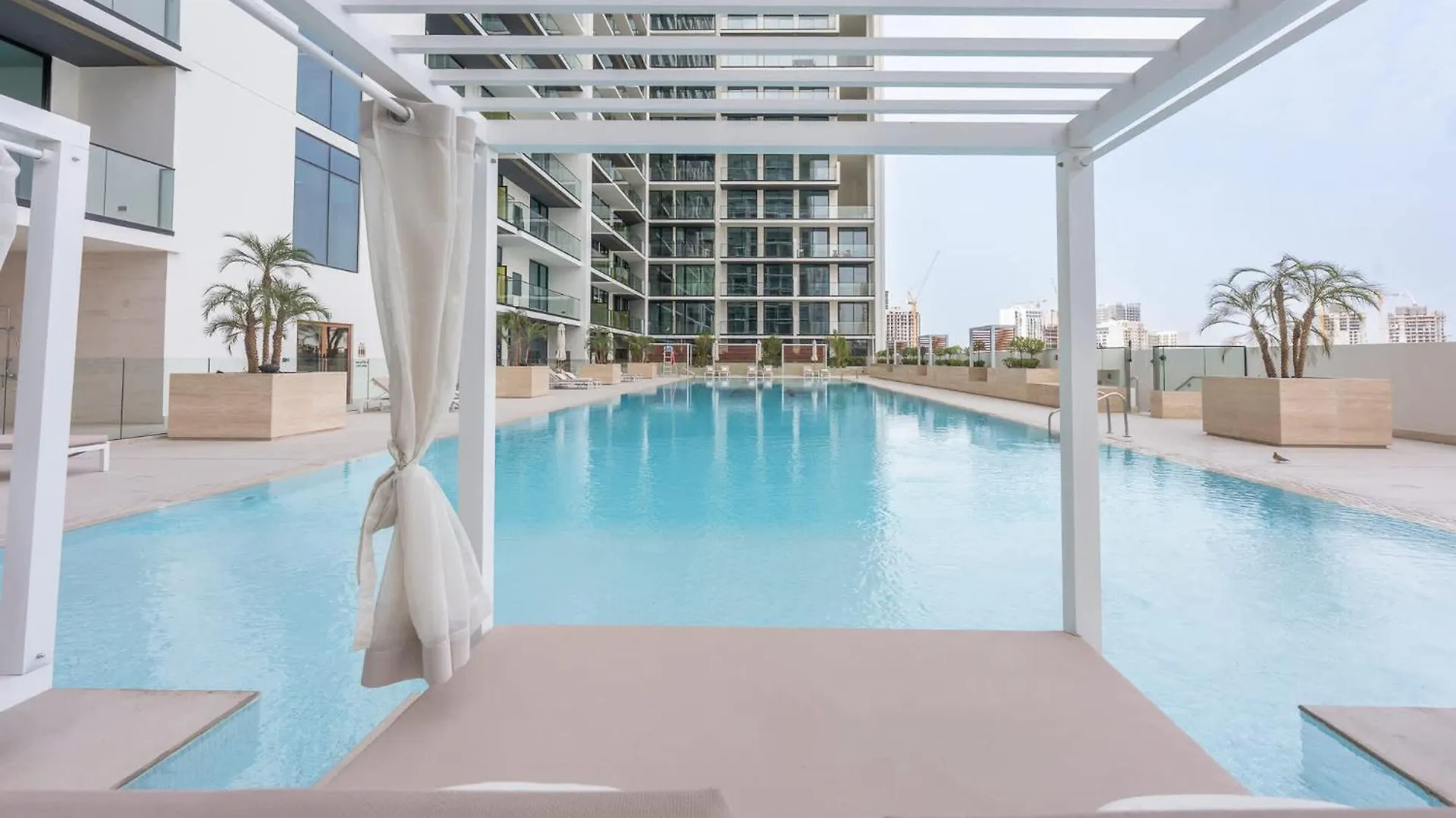 Elegant Jvc Apartment Sleeps 4 With Balcony Дубай