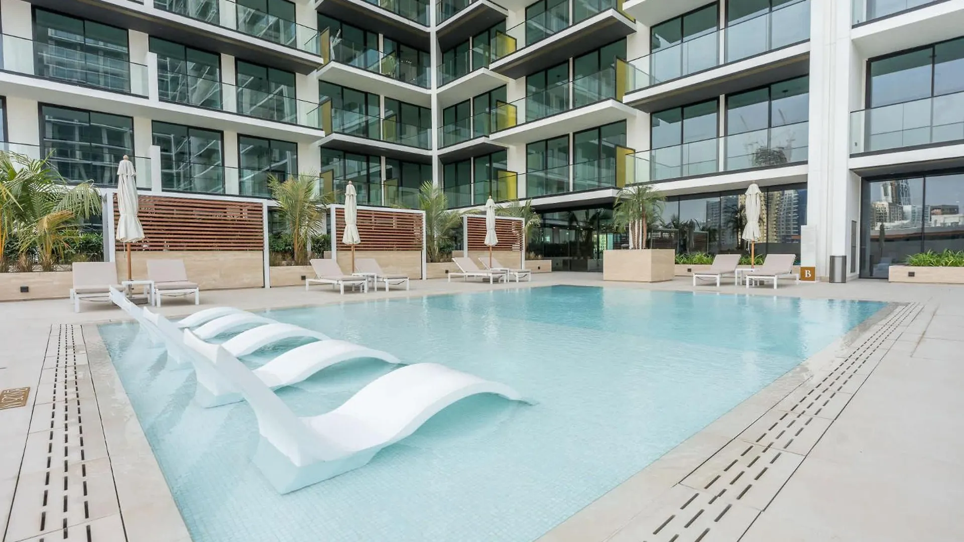 Elegant Jvc Apartment Sleeps 4 With Balcony Дубай